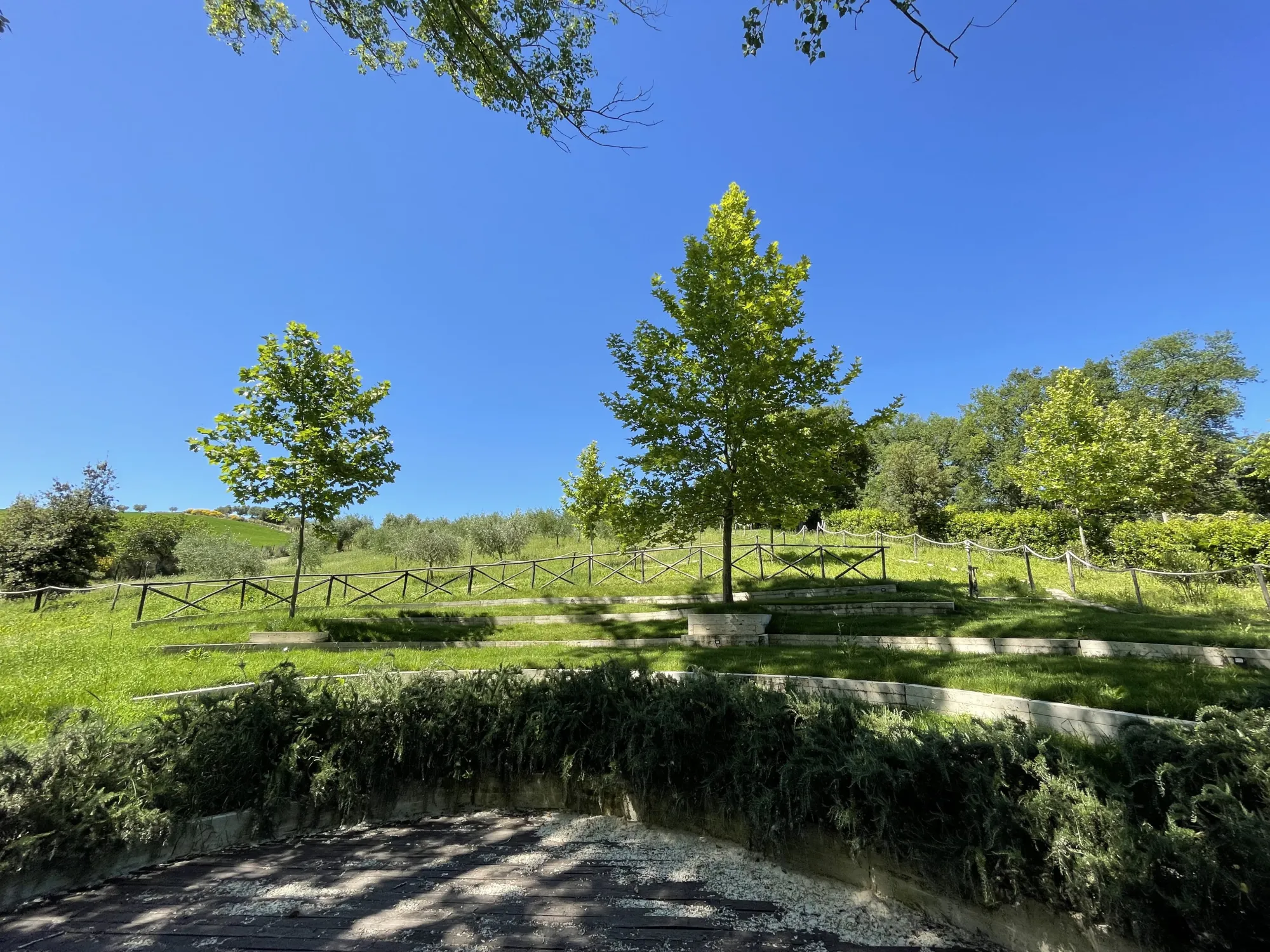 L'Anfiteatro — il travertino